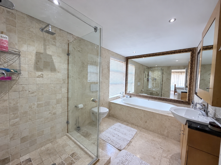 7 Bedroom Property for Sale in Bloubergstrand Western Cape